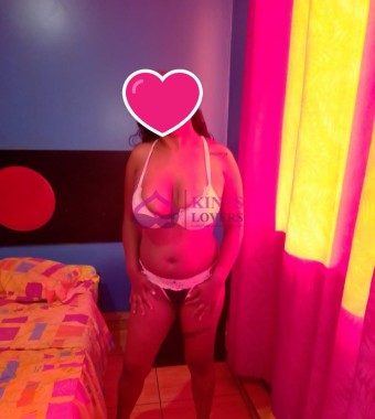 Natasha venezolana morena full poses totalmente independiente
