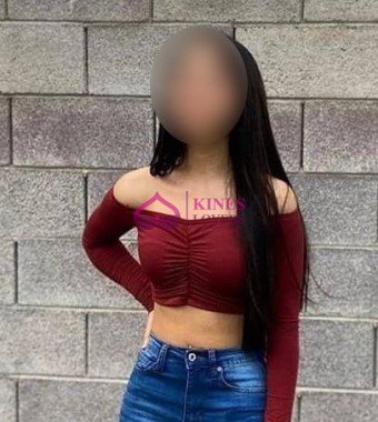 Ivana joven universitaria debutante y muy complaciente