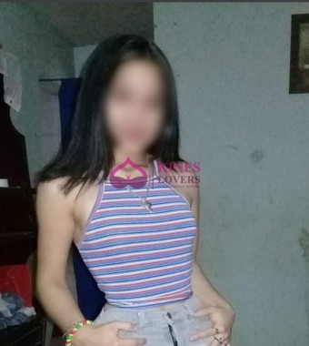 Peruanita con ganas de sentir tu leche caliente en mi boca